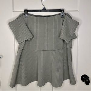 𝐒𝐚𝐠𝐞 𝐆𝐫𝐞𝐞𝐧 𝐎𝐟𝐟 𝐭𝐡𝐞 𝐒𝐡𝐨𝐮𝐥𝐝𝐞𝐫 𝐏𝐞𝐩𝐥𝐮𝐦 𝐓𝐨𝐩